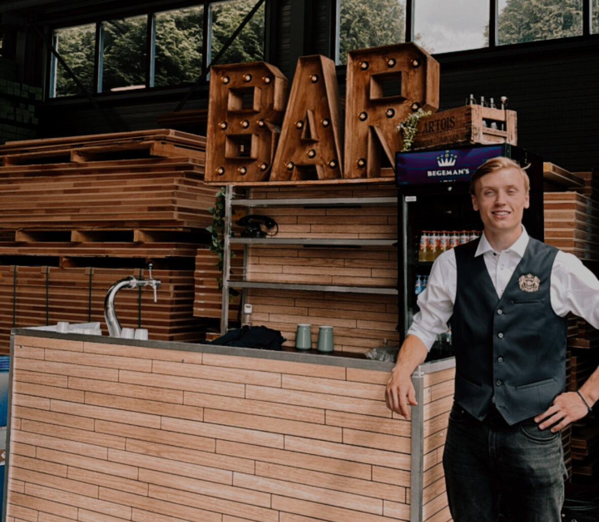 {“eId”:”664558187699606″,”CameraPosition”:1}